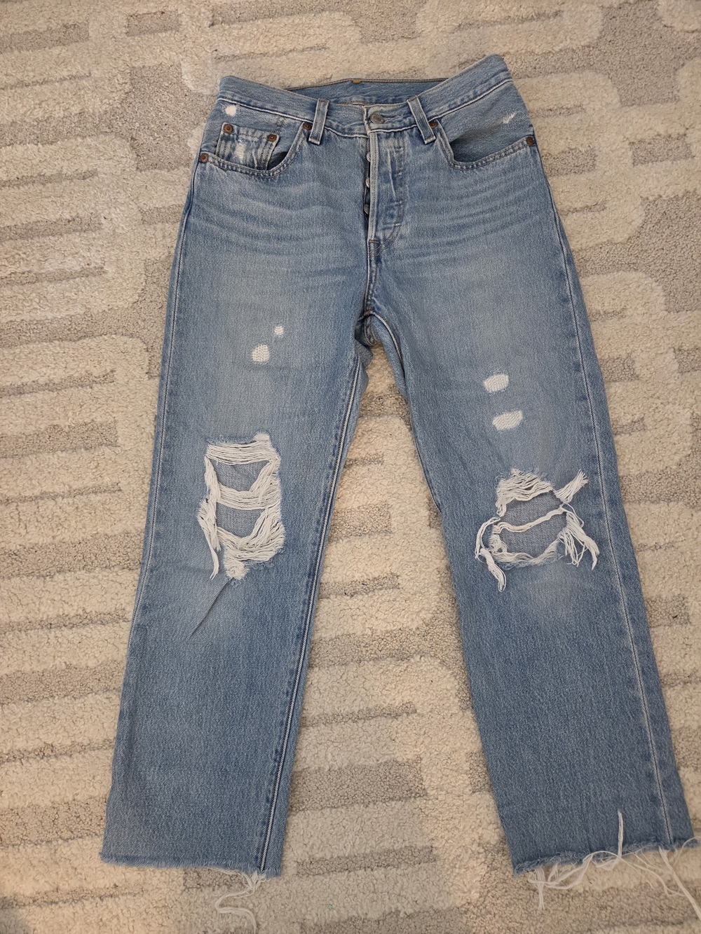Levis 501 Distressed Women's Jeans. Size 24. Raw Hem, Ankle, Inseam 23in